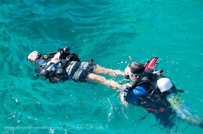 Divers improving their diving skills